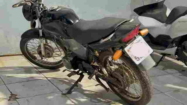 Motociclista &eacute; preso com moto adulterada ap&oacute;s abordagem em posto na zona sul