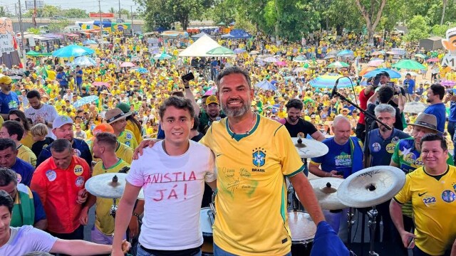 Bruno Scheid e Nikolas Ferreira comandam "Fora Moraes" diante de multidão em Ji-Paraná