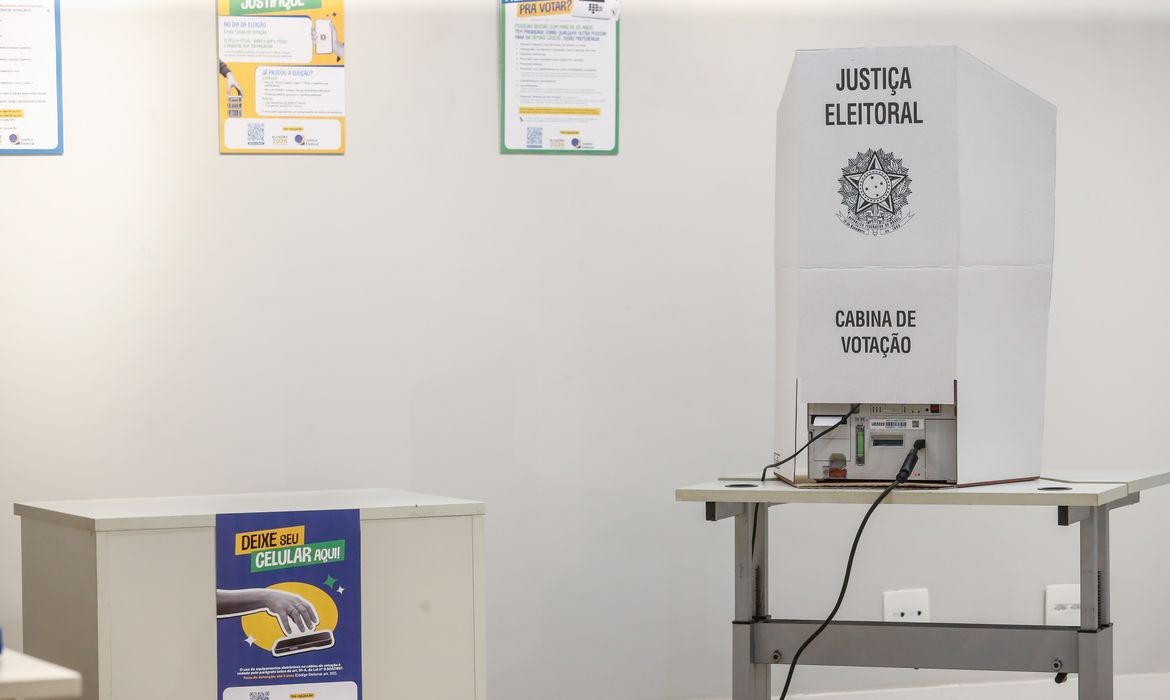 Eleitores só podem ser presos em flagrante ou por sentença criminal condenatória de crime inafiançável