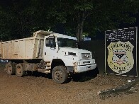Furtos e Roubos localiza em mata caminh&atilde;o roubado por bando armado na Ponta do Abun&atilde;