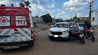 V&iacute;deo: adolescente empina moto, perde controle e bate de frente com carro em Porto Velho