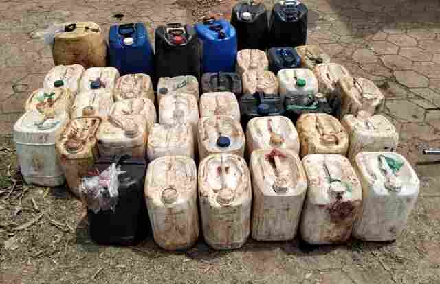 PF prende um e apreende 1.000 litros de combust&iacute;vel em porto clandestino