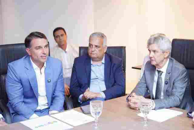 Fl&aacute;vio Bolsonaro se re&uacute;ne com senador Bagattoli e FPA para discutir os rumos do setor produtivo