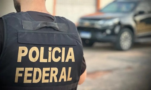 Trator é flagrado saindo de terra indígena e PF apreende caminhão com madeira em Nova Mamoré