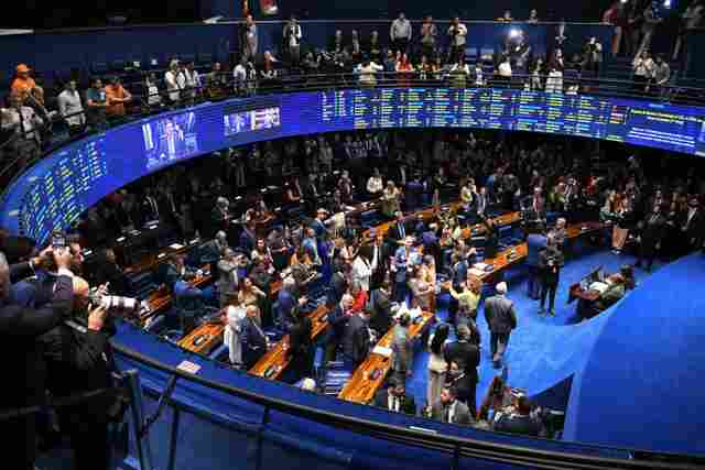 Senado aprova fim da escala de trabalho 6x1