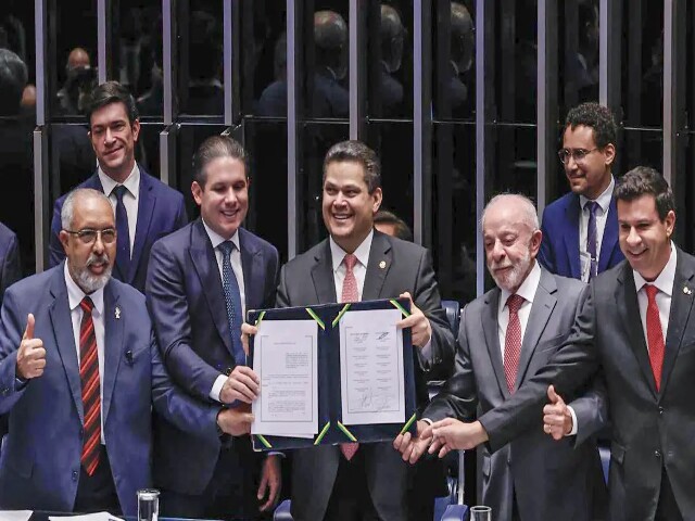 Promulgada emenda do fim da 6x1; escala 5x2 começa em 60 dias