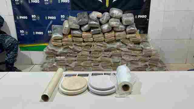 Den&uacute;ncia de moradores leva PM a encontrar mais de 100 kg de drogas em Porto Velho