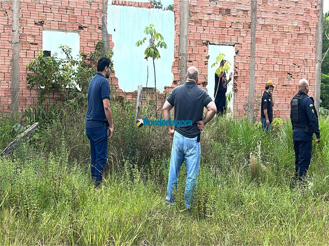 Corpo de homem carbonizado e com mãos amarradas é encontrado na zona Leste de Porto Velho