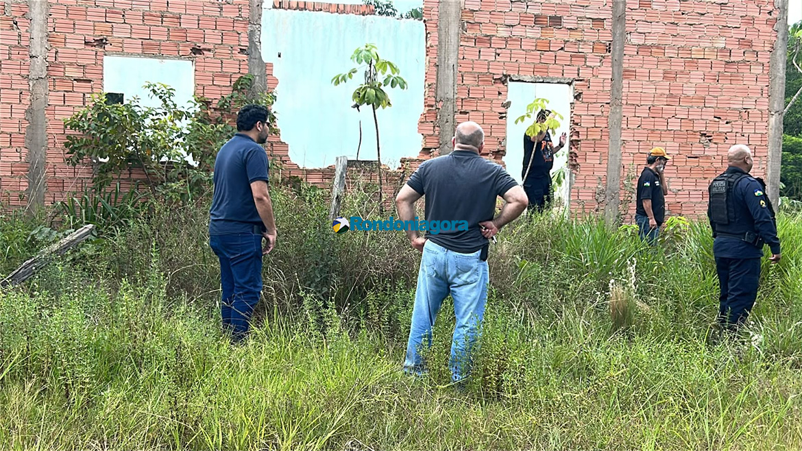 Corpo de homem carbonizado e com m&atilde;os amarradas &eacute; encontrado na zona Leste de Porto Velho