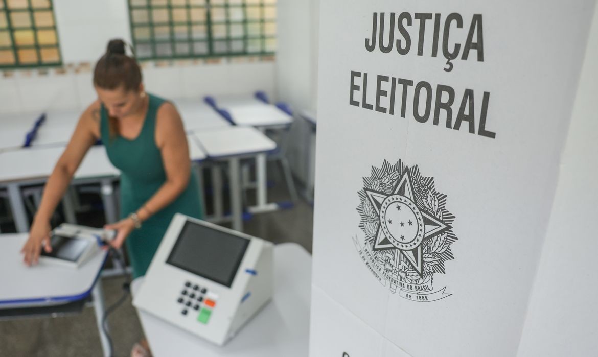 TSE informa que 900 urnas foram substituídas até o meio-dia; 4 em Rondônia