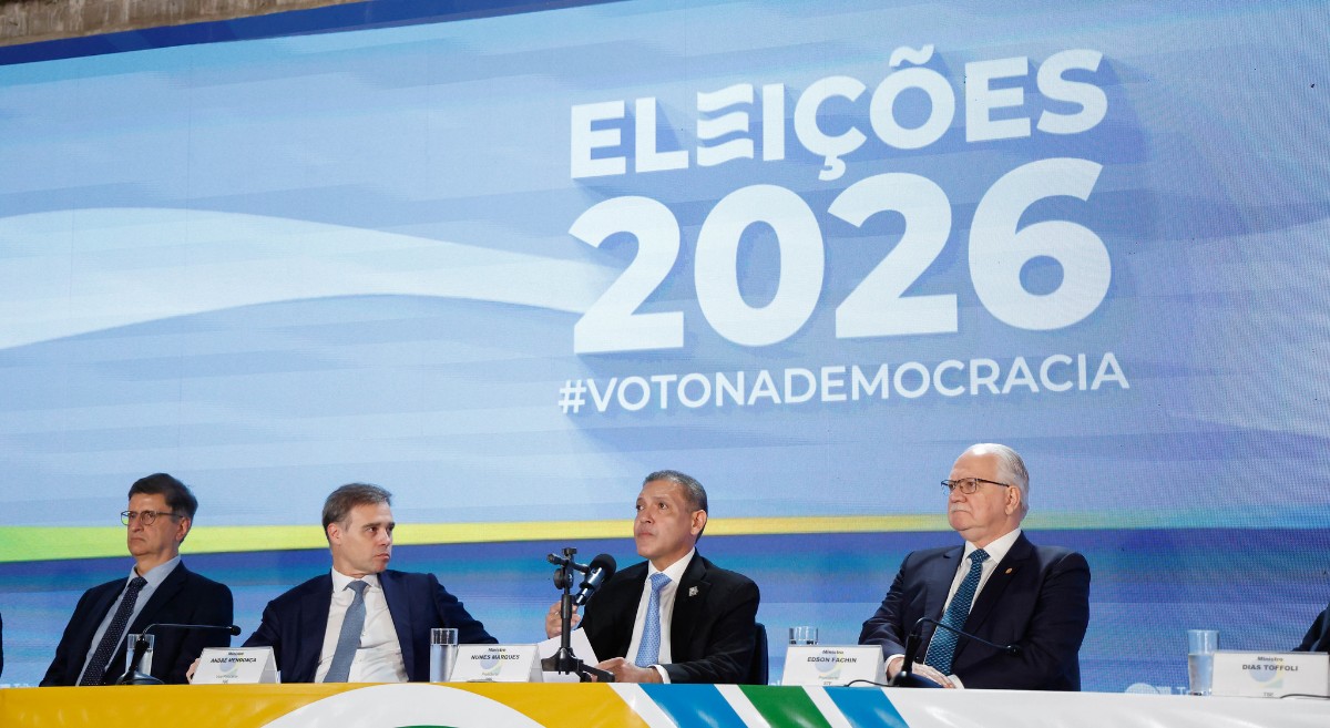 Presidente do TSE anuncia reeleição de Lula e faz balanço do 2º turno