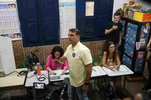 Fl&aacute;vio Bolsonaro &eacute; intimado a entregar passaportes ap&oacute;s decis&atilde;o de Alexandre de Moraes