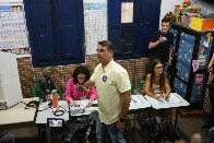 Fl&aacute;vio Bolsonaro &eacute; intimado a entregar passaportes ap&oacute;s decis&atilde;o de Alexandre de Moraes