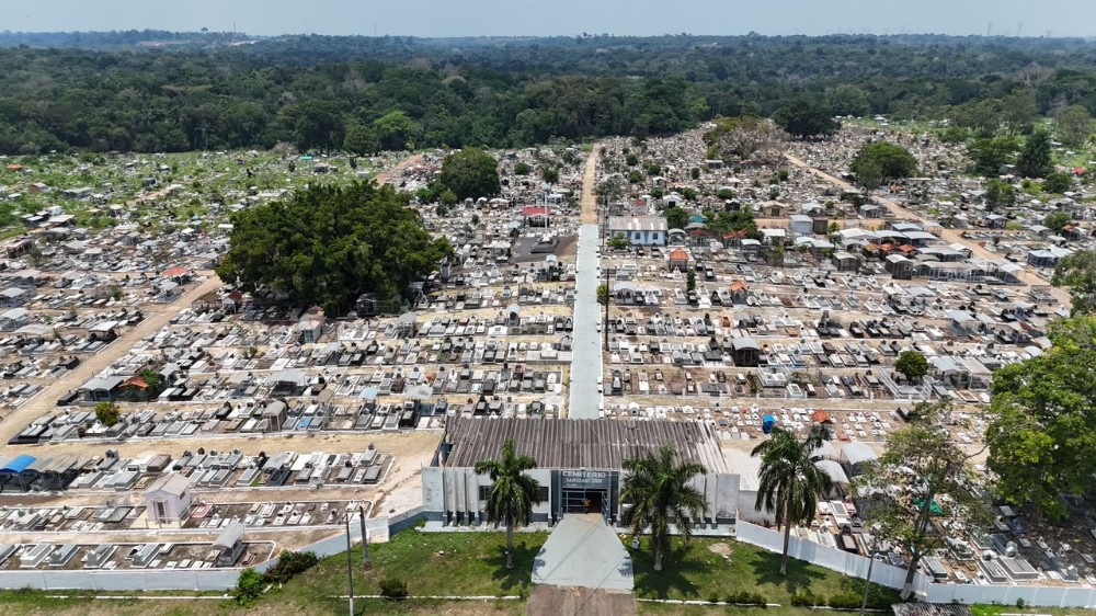 Equipes refor&ccedil;am limpeza no cemit&eacute;rio Santo Ant&ocirc;nio