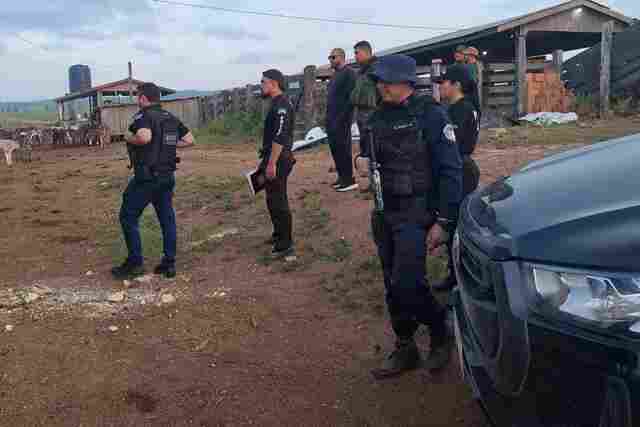 Pol&iacute;cia Civil cumpre mandados ap&oacute;s descoberta de arma e ind&iacute;cios de crimes ambientais perto de parque estadual