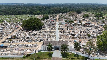 Equipes refor&ccedil;am limpeza no cemit&eacute;rio Santo Ant&ocirc;nio