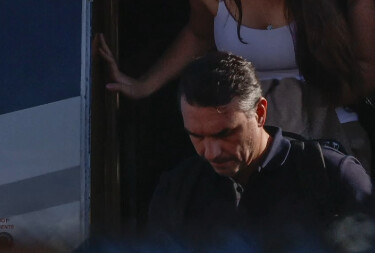 V&iacute;deo: Fl&aacute;vio Bolsonaro chega a Miami com a fam&iacute;lia ap&oacute;s viagem em avi&atilde;o particular