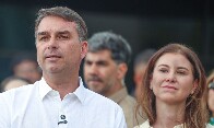 Avi&atilde;o com Fl&aacute;vio Bolsonaro e fam&iacute;lia segue para Miami
