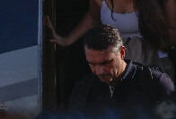 V&iacute;deo: Fl&aacute;vio Bolsonaro chega a Miami com a fam&iacute;lia ap&oacute;s viagem em avi&atilde;o particular
